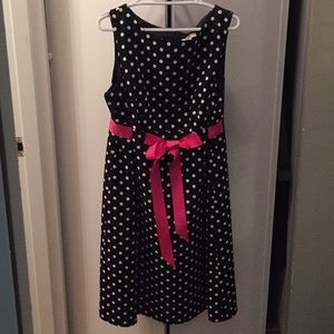 Lightly worn sleeveless dress w/pink ribbon belt